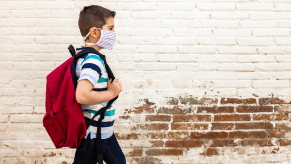民调显示加拿大家长非常担心孩子9月返校，“心最大”的BC家长最迷茫