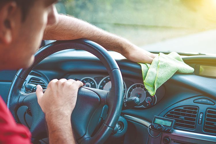 新冠期间的安全驾驶：如何给车内消毒？