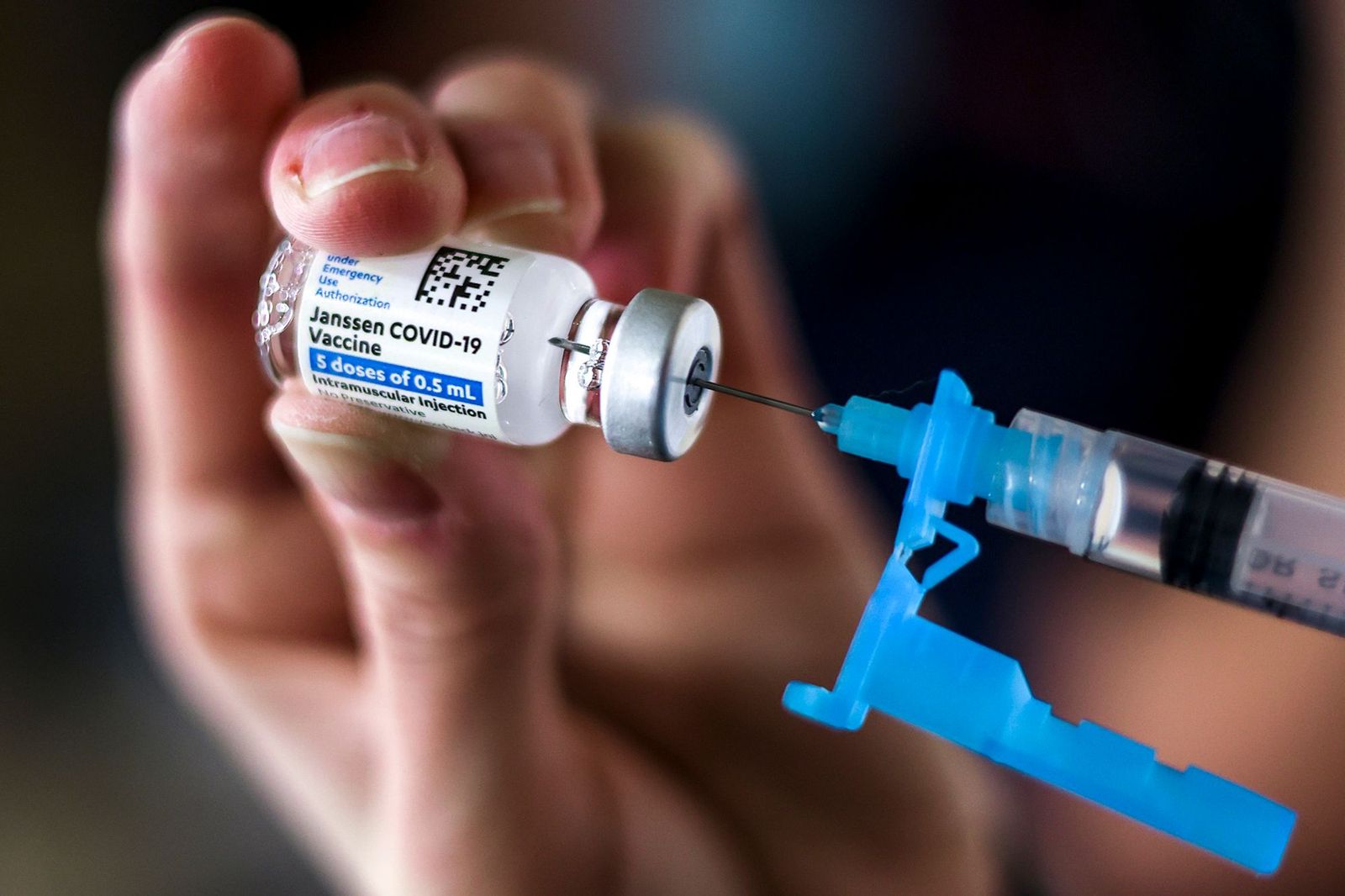 美国紧急叫停强生疫苗，加拿大月底收货