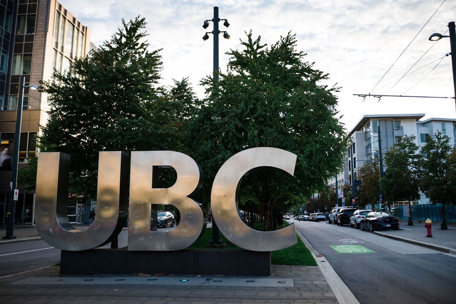 UBC校园旁将开大麻店，居民反对，学生叫好