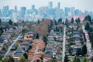 在温哥华买100万的房，一年至少要赚多少钱？