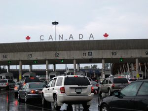陆路进入加拿大需持检测报告，违者罚款$3000