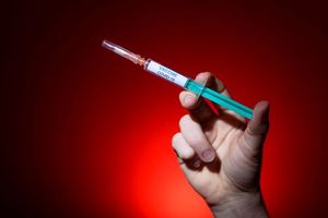 新冠疫苗注射会灭绝世界人口，是阴谋论吗？