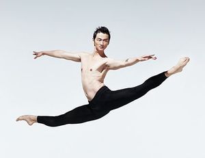 风靡芭蕾舞界的“首席亮”——专访加拿大皇家芭蕾舞团首席舞者邢亮