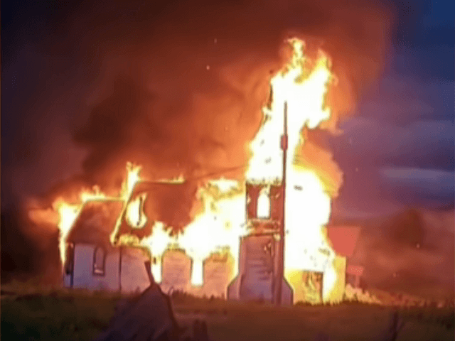 加拿大成了焚烧教堂雕像的西方急先锋，这个国家还有救吗?