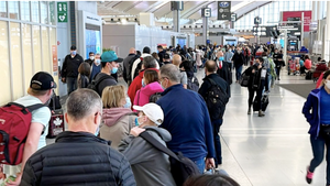 人满为患出境难！加拿大机场被挤爆