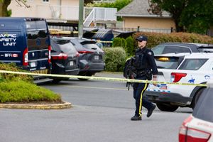 温哥华岛“银行枪战”后续：枪手是22岁双胞胎兄弟